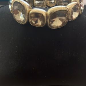 Pretty stretch bracket